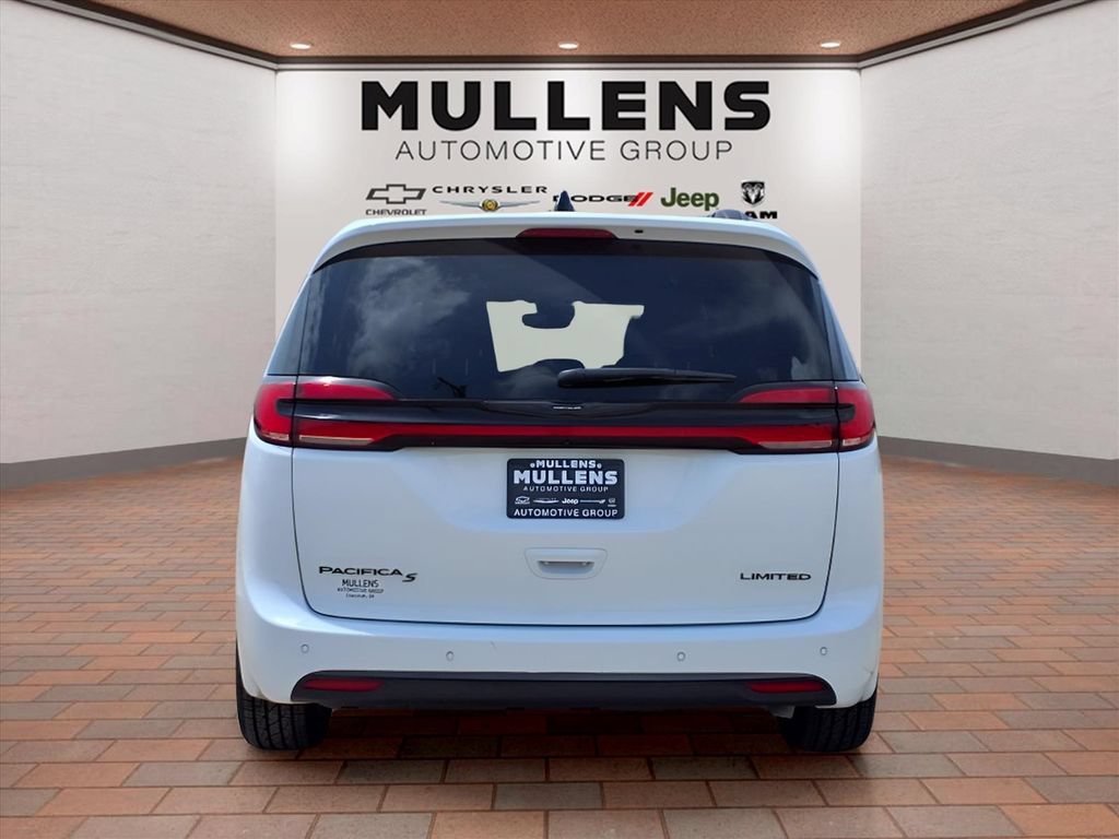 Used 2025 Chrysler Pacifica Limited FWD image 6