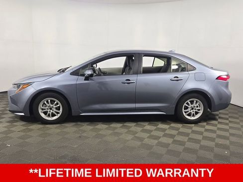 Used 2022 Toyota Corolla LE image 3