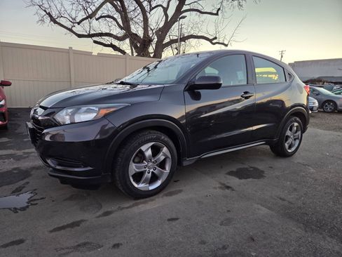 Used 2018 Honda HR-V LX image 1