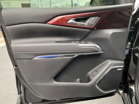 Used 2024 Chevrolet Traverse RS image 15