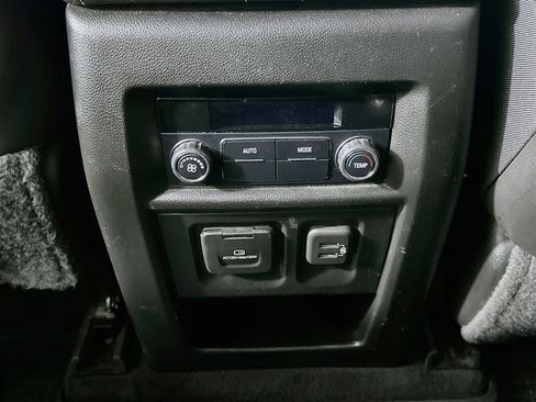 Used 2020 Chevrolet Traverse LT w/ LT Premium Package FWD image 29
