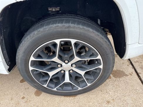 Used 2023 Jeep Grand Cherokee Summit image 11