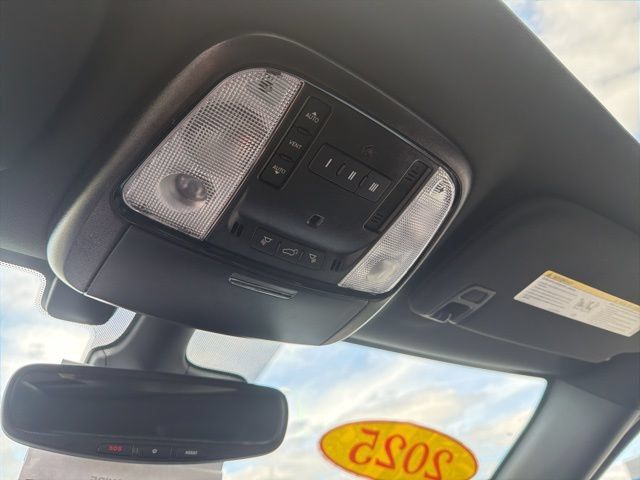 Used 2025 Dodge Durango GT AWD/4WD image 34