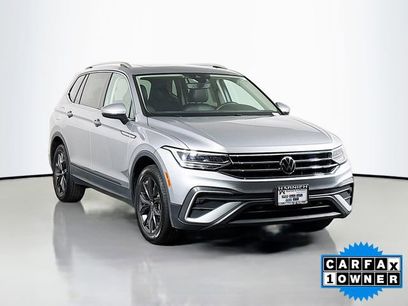 Used 2022 Volkswagen Tiguan SE w/ Panoramic Sunroof Package