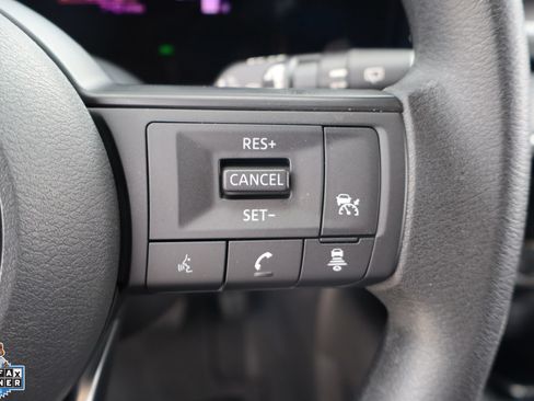 Used 2025 Nissan Kicks SV FWD image 16