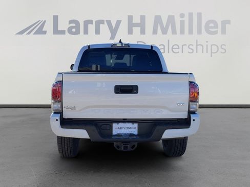 Used 2021 Toyota Tacoma TRD Sport w/ Technology Package image 4