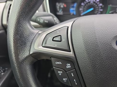 Used 2020 Ford Fusion SE image 11