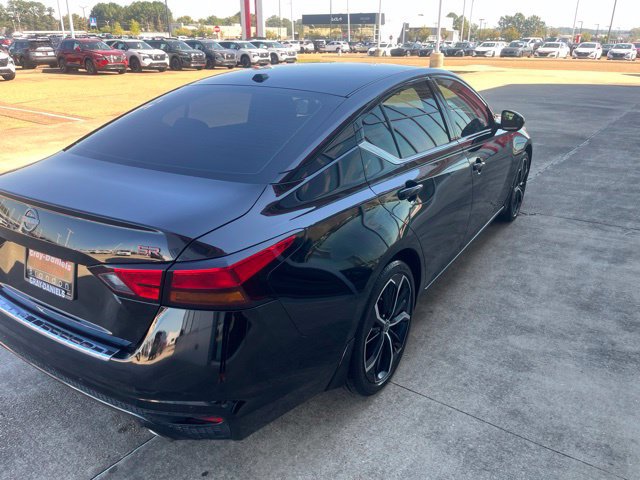 Used 2023 Nissan Altima 2.5 SR w/ SR Premium Package FWD image 4