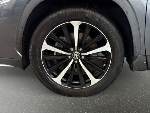 Used 2021 Toyota Highlander XSE image 6