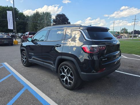 Used 2025 Jeep Compass Limited AWD/4WD image 6