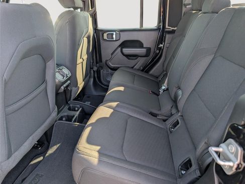 Used 2022 Jeep Gladiator Sport AWD/4WD image 15