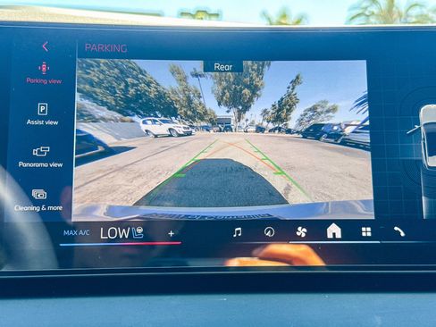 Certified 2025 BMW X3 xDrive30i w/ M Sport Package image 24