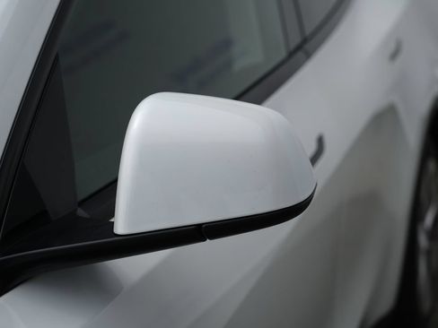 Used 2023 Tesla Model Y AWD image 12