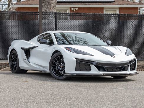 Used 2023 Chevrolet Corvette Z06 w/ Engine Appearance Package RWD image 2