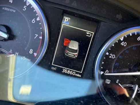 Used 2019 Toyota Highlander XLE image 10