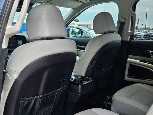 Used 2023 Kia Telluride S FWD image 11