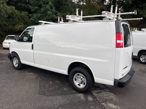 Used 2018 Chevrolet Express 2500 w/ Driver Convenience Package RWD image 14