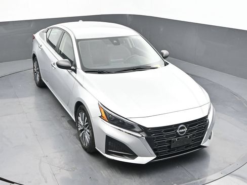 Used 2024 Nissan Altima 2.5 SV FWD image 25