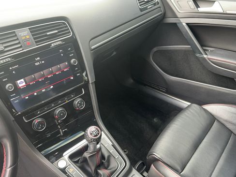Used 2019 Volkswagen Golf 4-Door FWD image 13