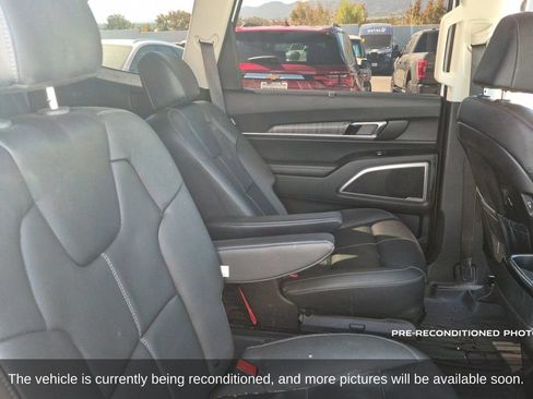 Used 2025 Kia Telluride EX w/ EX Captain's Chair Package FWD image 13