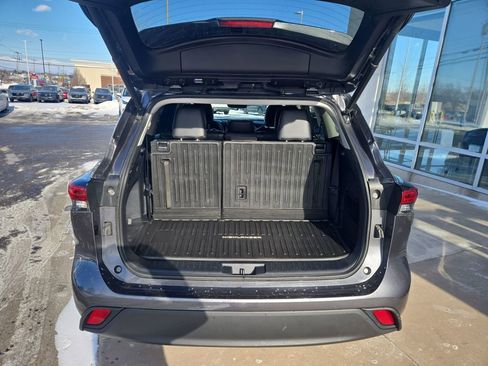 Used 2021 Toyota Highlander XLE image 22