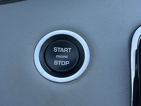 Used 2020 Land Rover Range Rover Evoque R-Dynamic SE image 8