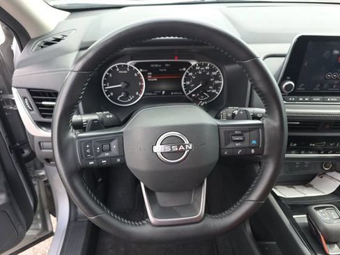 Used 2025 Nissan Rogue SV FWD image 15