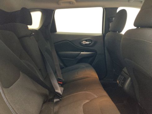 Used 2021 Jeep Cherokee Latitude AWD/4WD image 19
