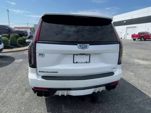 Certified 2023 Cadillac Escalade V w/ LPO, ONYX Package AWD/4WD image 8