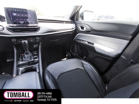 Used 2024 Jeep Compass Latitude AWD/4WD image 11