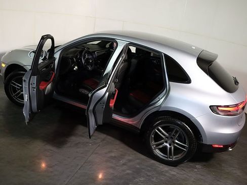 Used 2020 Porsche Macan AWD/4WD image 5