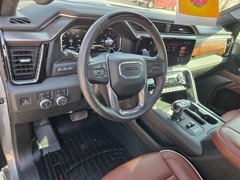 Certified 2025 GMC Sierra 1500 Denali Ultimate AWD/4WD image 10