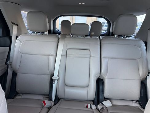 Used 2023 Ford Explorer Limited AWD/4WD image 22