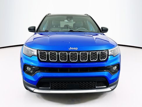 Used 2025 Jeep Compass Limited AWD/4WD image 2