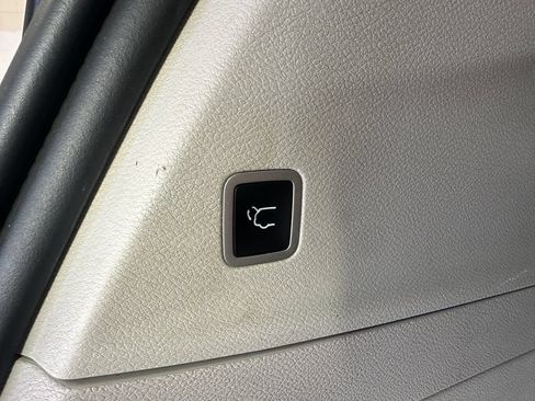Used 2021 Chrysler Pacifica Limited AWD/4WD image 8