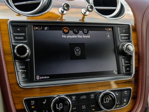 Used 2020 Bentley Bentayga Plug-In Hybrid AWD/4WD image 71