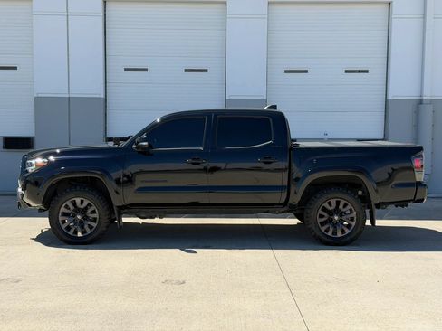 Used 2021 Toyota Tacoma Limited w/ Nightshade Package AWD/4WD image 3