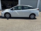 Used 2020 Toyota Prius L Eco w/ Carpet Mat Package image 2