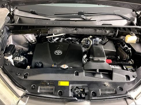 Used 2017 Toyota Highlander XLE AWD/4WD image 31