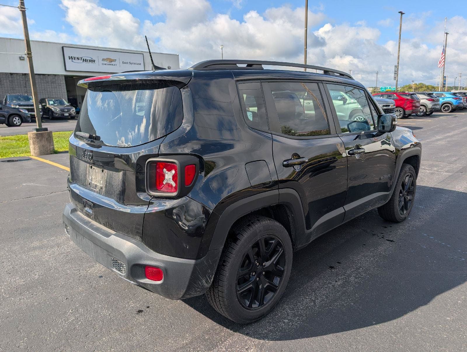 Used 2022 Jeep Renegade Altitude AWD/4WD image 7