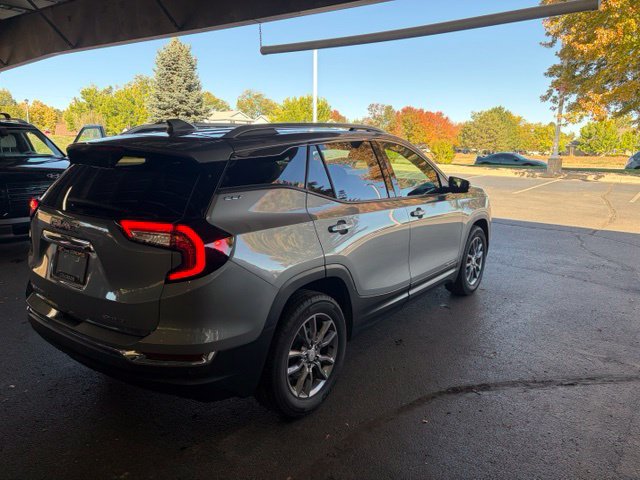 Used 2024 GMC Terrain SLT w/ Tech Package AWD/4WD image 5