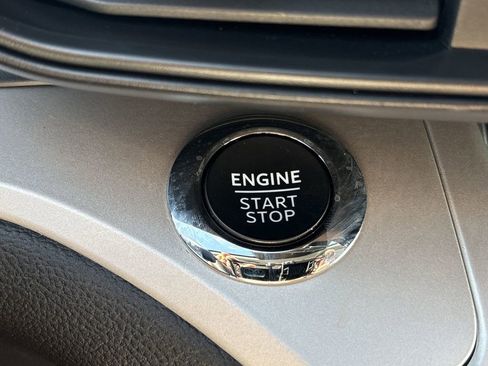 Used 2024 Ford Explorer XLT image 19