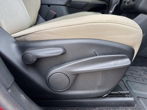 Used 2015 Jeep Cherokee Sport image 12