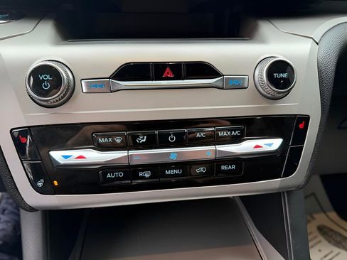 Certified 2022 Ford Explorer XLT w/ Equipment Group 202A image 27