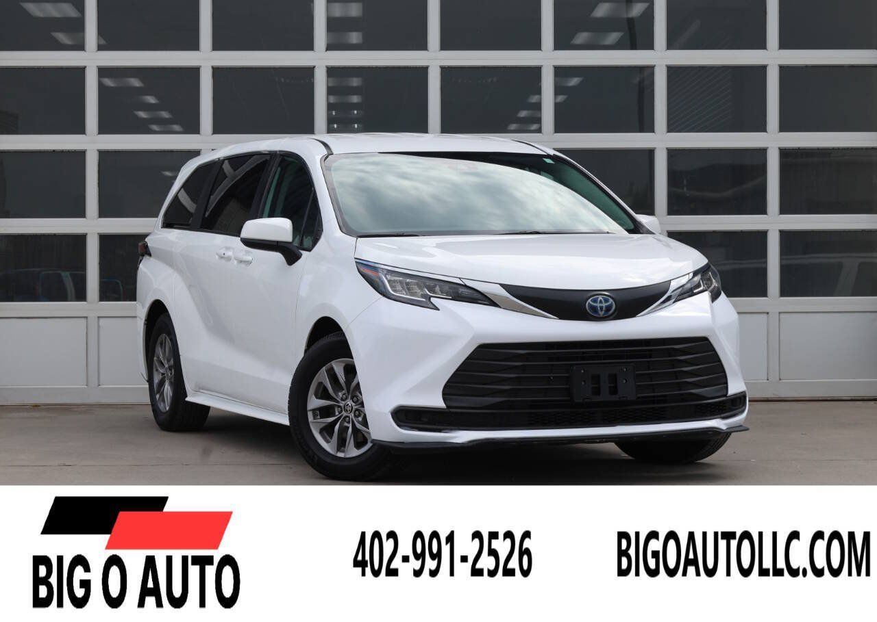 Used 2022 Toyota Sienna LE FWD image 1