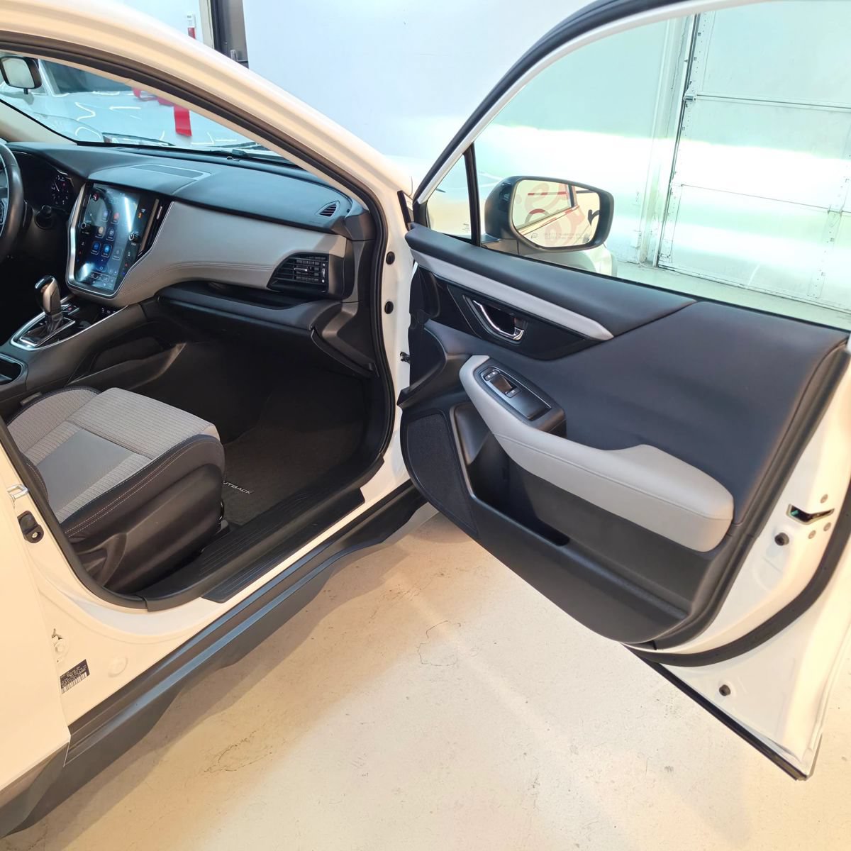Used 2023 Subaru Outback Premium AWD/4WD image 24