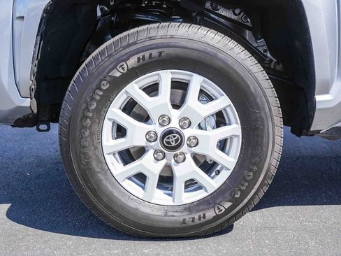 Certified 2024 Toyota Tacoma SR5 AWD/4WD image 11