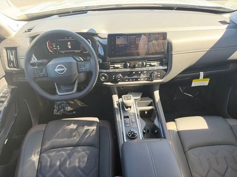 New 2026 Nissan Pathfinder Platinum image 14