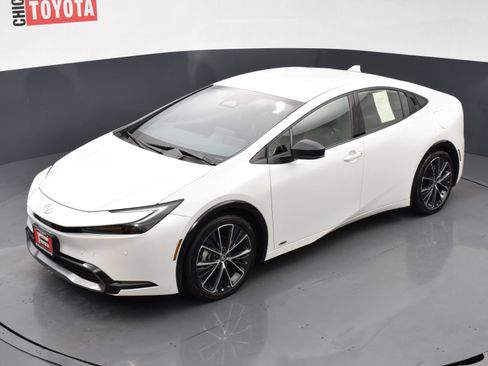 Used 2025 Toyota Prius XLE AWD/4WD image 25