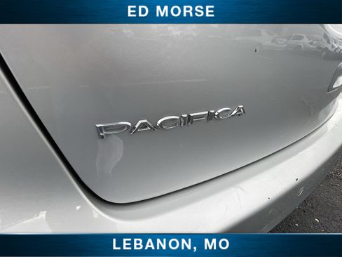 Used 2024 Chrysler Pacifica Touring-L FWD image 30